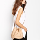 Сумка мішок (74 фото): з чим носити, матеріали і тканини, замшеві і в’язані, на ремінці або ланцюжку