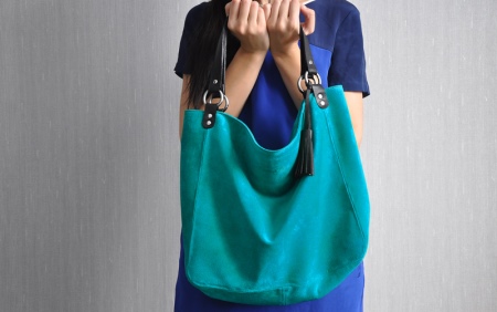 Сумка мішок (74 фото): з чим носити, матеріали і тканини, замшеві і в’язані, на ремінці або ланцюжку