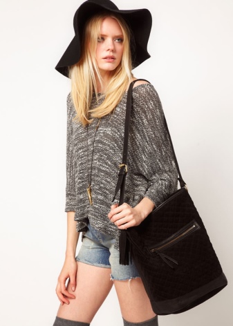 Сумка мішок (74 фото): з чим носити, матеріали і тканини, замшеві і в’язані, на ремінці або ланцюжку