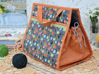 Сумка-валіза (69 фото): великі багажні сумки для переїзду, перевезення речей, жіночий валізку