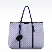 Сумки Armani (83 фото): жіночі моделі від Emporio Armani та інших лінійок