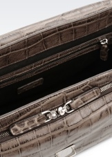 Сумки Armani (83 фото): жіночі моделі від Emporio Armani та інших лінійок