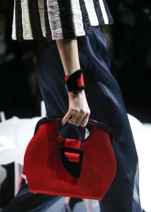 Сумки Armani (83 фото): жіночі моделі від Emporio Armani та інших лінійок