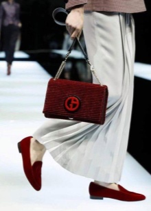 Сумки Armani (83 фото): жіночі моделі від Emporio Armani та інших лінійок