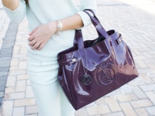 Сумки Armani (83 фото): жіночі моделі від Emporio Armani та інших лінійок