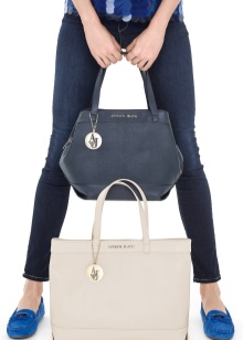 Сумки Armani (83 фото): жіночі моделі від Emporio Armani та інших лінійок