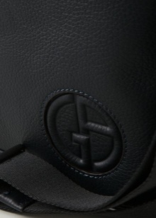 Сумки Armani (83 фото): жіночі моделі від Emporio Armani та інших лінійок