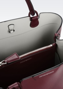 Сумки Armani (83 фото): жіночі моделі від Emporio Armani та інших лінійок