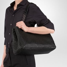 Сумки Bottega Veneta (65 фото): жіночі модні клатчі, сумки-мішки і через плече