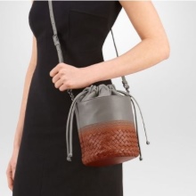 Сумки Bottega Veneta (65 фото): жіночі модні клатчі, сумки-мішки і через плече