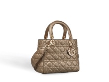 Сумки Dior (104 фото): модель Lady з метеликами, Open bar і Miss Dior, клатчі, скільки коштують, огляд нової колекції