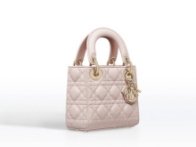 Сумки Dior (104 фото): модель Lady з метеликами, Open bar і Miss Dior, клатчі, скільки коштують, огляд нової колекції