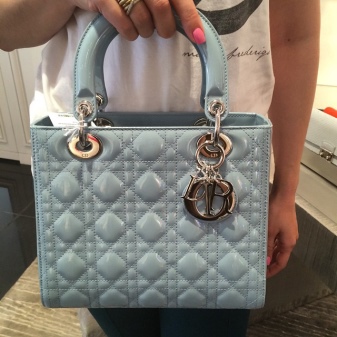 Сумки Dior (104 фото): модель Lady з метеликами, Open bar і Miss Dior, клатчі, скільки коштують, огляд нової колекції