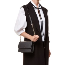 Сумки DKNY (72 фото): моделі через плече, як відрізнити оригінал від підробки, відгуки