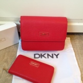 Сумки DKNY (72 фото): моделі через плече, як відрізнити оригінал від підробки, відгуки