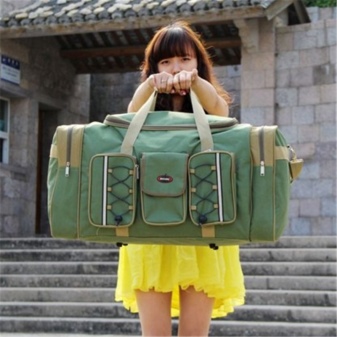 Сумки для подорожей (63 фото): жіночі і дитячі складні моделі-органайзери, маленькі зручні і великі