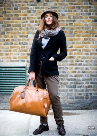 Сумки для подорожей (63 фото): жіночі і дитячі складні моделі-органайзери, маленькі зручні і великі