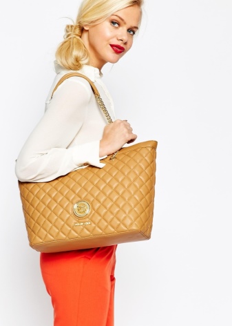 Сумки Love Moschino (64 фото): у вигляді куртки і інші моделі