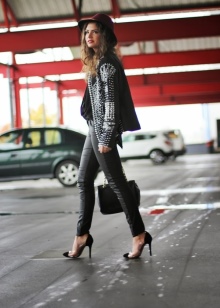 Сумки Love Moschino (64 фото): у вигляді куртки і інші моделі