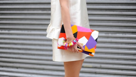 Сумки з аплікацією, принтом (75 фото): жіночі моделі з квітковим принтом і малюнками, з чим носити