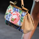 Сумки з аплікацією, принтом (75 фото): жіночі моделі з квітковим принтом і малюнками, з чим носити