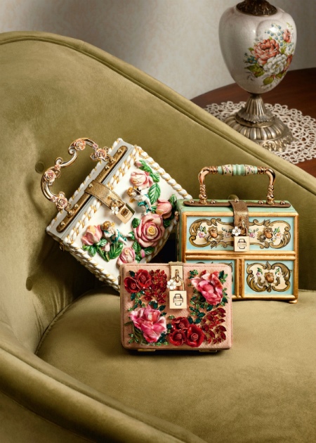 Сумки з аплікацією, принтом (75 фото): жіночі моделі з квітковим принтом і малюнками, з чим носити