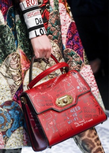 Сумки з аплікацією, принтом (75 фото): жіночі моделі з квітковим принтом і малюнками, з чим носити