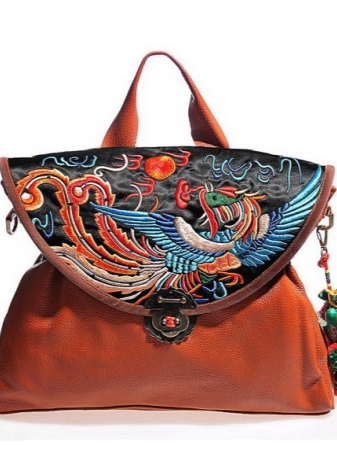 Сумки з аплікацією, принтом (75 фото): жіночі моделі з квітковим принтом і малюнками, з чим носити