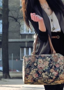 Сумки з аплікацією, принтом (75 фото): жіночі моделі з квітковим принтом і малюнками, з чим носити