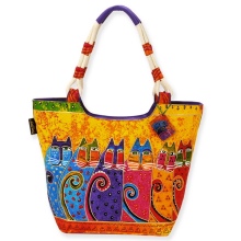 Сумки з аплікацією, принтом (75 фото): жіночі моделі з квітковим принтом і малюнками, з чим носити