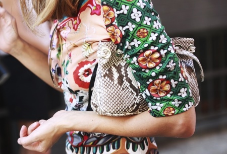 Сумки з аплікацією, принтом (75 фото): жіночі моделі з квітковим принтом і малюнками, з чим носити