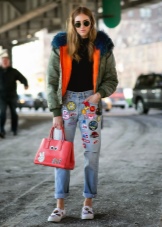 Сумки з аплікацією, принтом (75 фото): жіночі моделі з квітковим принтом і малюнками, з чим носити