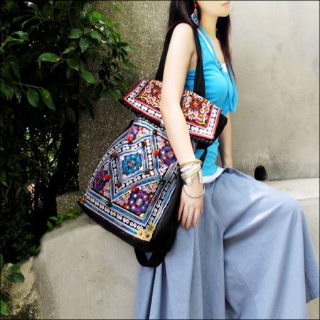 Сумки з аплікацією, принтом (75 фото): жіночі моделі з квітковим принтом і малюнками, з чим носити