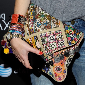 Сумки з аплікацією, принтом (75 фото): жіночі моделі з квітковим принтом і малюнками, з чим носити