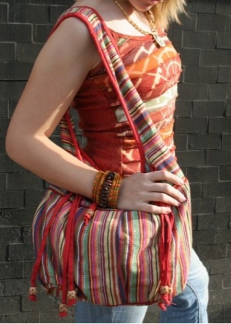 Сумки з тканини (89 фото): жіночі тканеві еко-моделі, майстер клас з пошиву, як зробити сумку з мішковини і льону