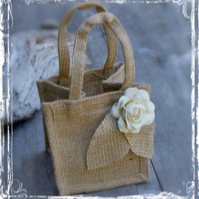 Сумки з тканини (89 фото): жіночі тканеві еко-моделі, майстер клас з пошиву, як зробити сумку з мішковини і льону