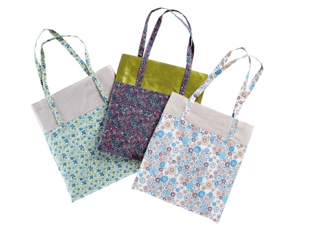 Сумки з тканини (89 фото): жіночі тканеві еко-моделі, майстер клас з пошиву, як зробити сумку з мішковини і льону