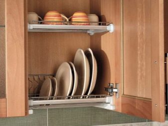Сушарка для посуду у шафу: опис вбудованих кутових кухонних сушарок для тарілок та інших моделей