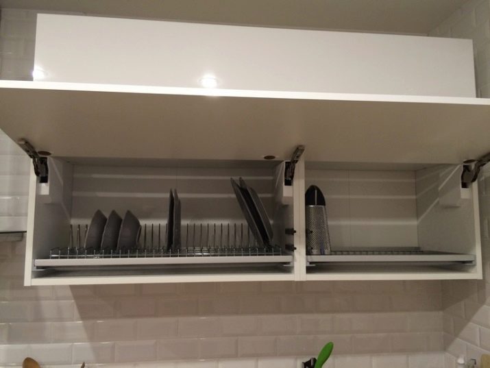 Сушарка для посуду у шафу: опис вбудованих кутових кухонних сушарок для тарілок та інших моделей