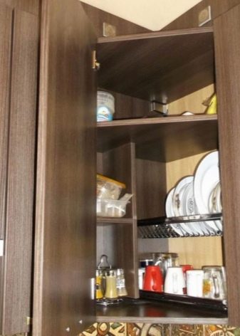 Сушарка для посуду у шафу: опис вбудованих кутових кухонних сушарок для тарілок та інших моделей