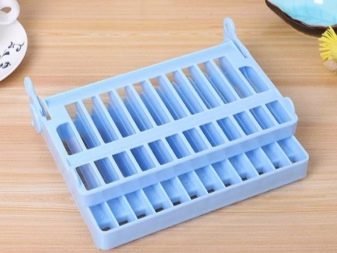 Сушарка для посуду у шафу: опис вбудованих кутових кухонних сушарок для тарілок та інших моделей