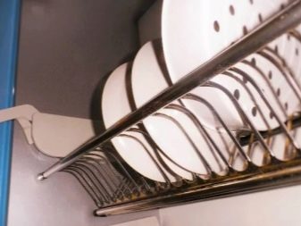 Сушарка для посуду у шафу: опис вбудованих кутових кухонних сушарок для тарілок та інших моделей