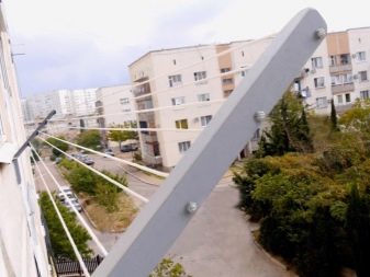 Сушарки для білизни на балкон (52 фото): підвісні та інші балконні пристосування для сушіння білизни, види білизняних вішалок на лоджію