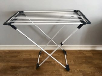 Сушарки для білизни на балкон (52 фото): підвісні та інші балконні пристосування для сушіння білизни, види білизняних вішалок на лоджію