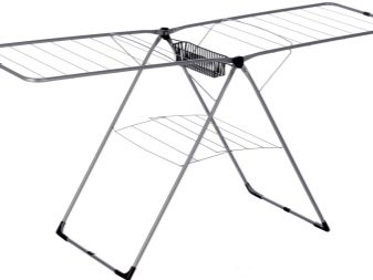 Сушарки для білизни на балкон (52 фото): підвісні та інші балконні пристосування для сушіння білизни, види білизняних вішалок на лоджію