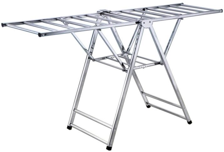 Сушарки для білизни на балкон (52 фото): підвісні та інші балконні пристосування для сушіння білизни, види білизняних вішалок на лоджію