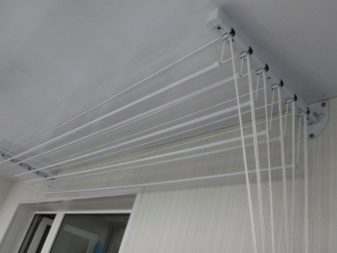 Сушарки для білизни на балкон (52 фото): підвісні та інші балконні пристосування для сушіння білизни, види білизняних вішалок на лоджію