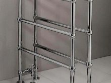 Сушарки для білизни у ванну кімнату: настінні і стельові, мотузки для сушіння і складні, ліани і вішалки. Особливості опускаються і розсувних моделей