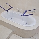 Сушарки для білизни у ванну кімнату: настінні і стельові, мотузки для сушіння і складні, ліани і вішалки. Особливості опускаються і розсувних моделей