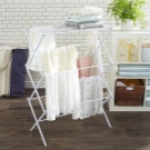 Сушарки для білизни у ванну кімнату: настінні і стельові, мотузки для сушіння і складні, ліани і вішалки. Особливості опускаються і розсувних моделей